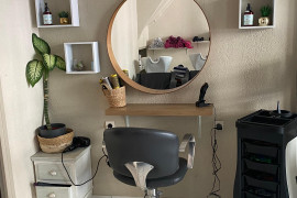 Salon de coiffure mixte à reprendre - St-Amand et Sud du Cher (18)