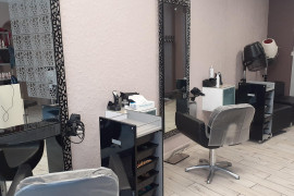 Salon de coiffure mixte à reprendre - GENSAC LA PALLUE (16)