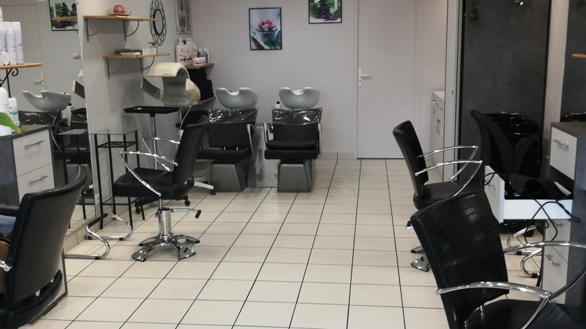 Salon de coiffure mixte à reprendre - Poitiers et ses environs (86)