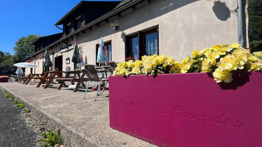 Vente murs et fdc hÔtellerie bar restaurant à reprendre - Issoire et arrondissement (63)
