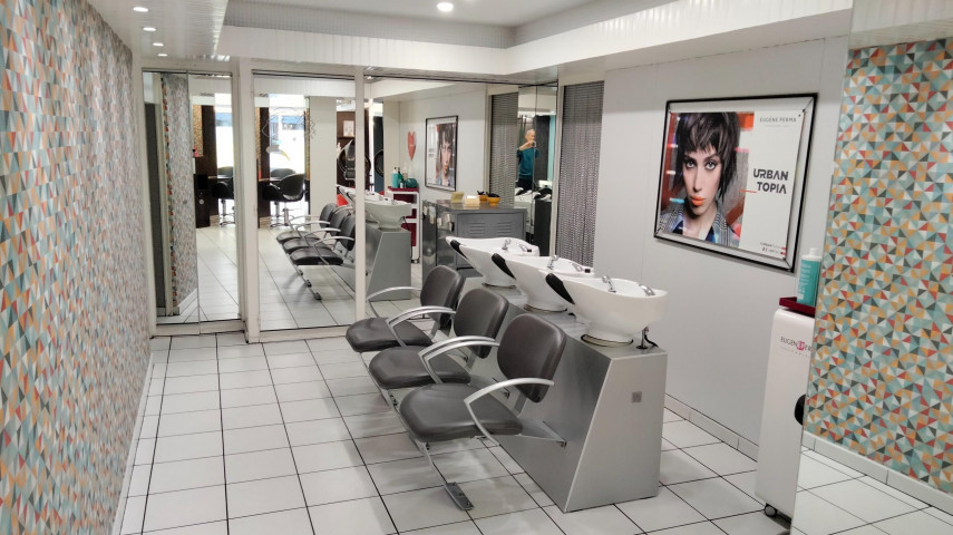 Salon de coiffure mixte à reprendre - FIRMINY (42)