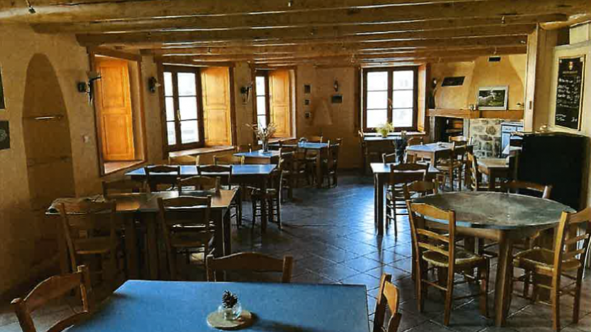 Auberge : cafÉ restaurant et hÉbergement à reprendre - ROCHE EN REGNIER (43)