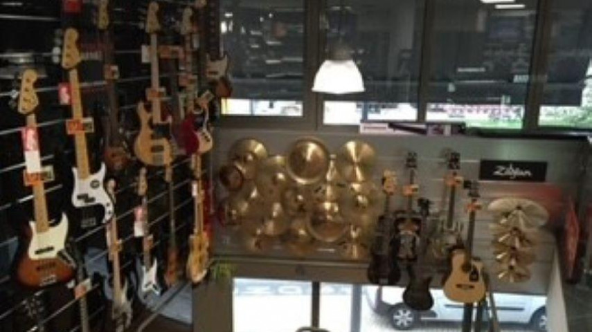 Emblematique boutique de vte d'instruments et sono à reprendre - Région Valence (26)