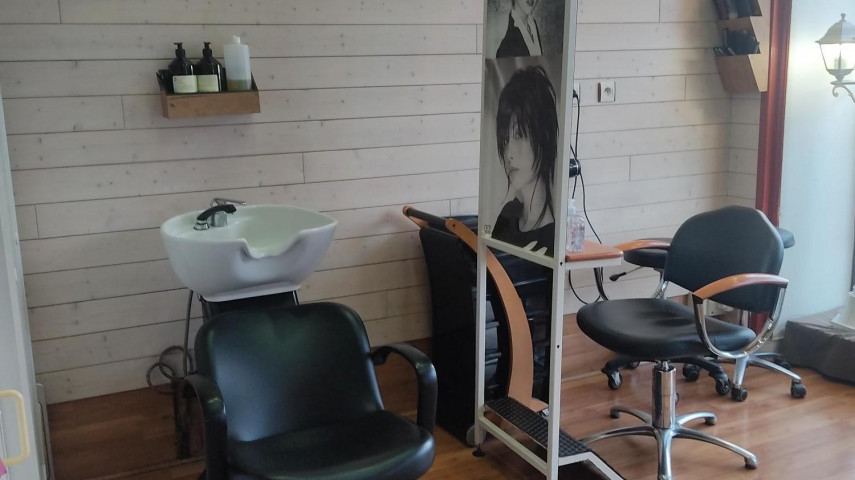 Salon de coiffure mixte à reprendre - LA BOURBOULE (63)