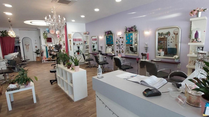 Salon de coiffure mixte à reprendre - Arrondissement de Besançon (25)