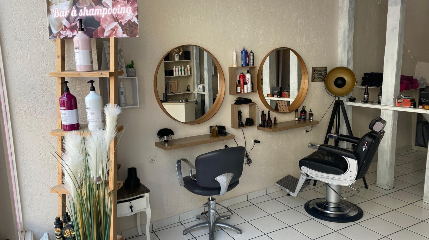Salon de coiffure mixte à reprendre - St-Amand et Sud du Cher (18)