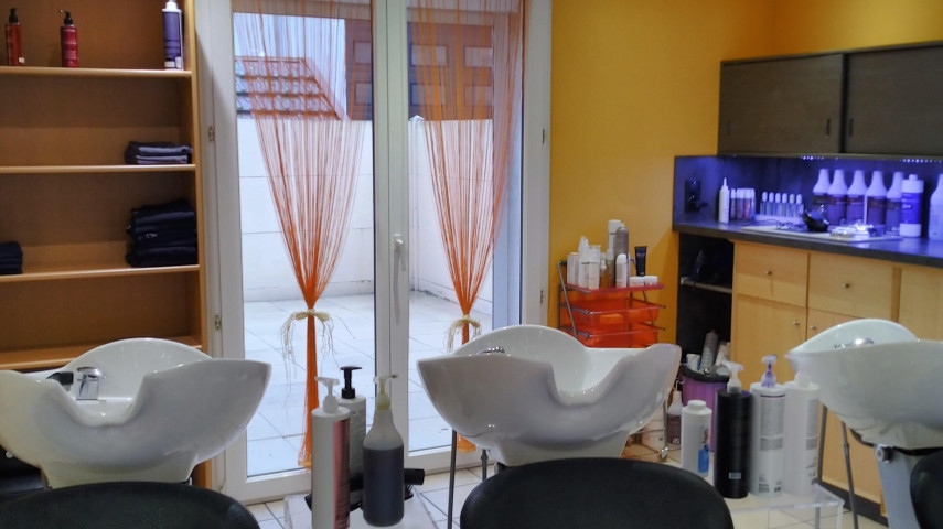 Salon de coiffure mixte secteur remiremont à reprendre - Arrond. Épinal (88)
