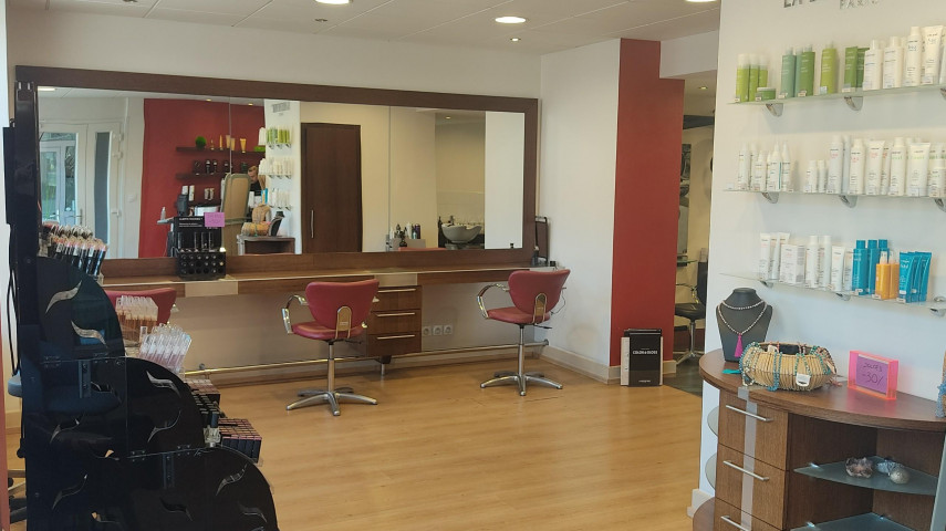 Salon de coiffure mixte haute-vosges à reprendre - Arrond. Saint-Dié-des-Vosges (88)