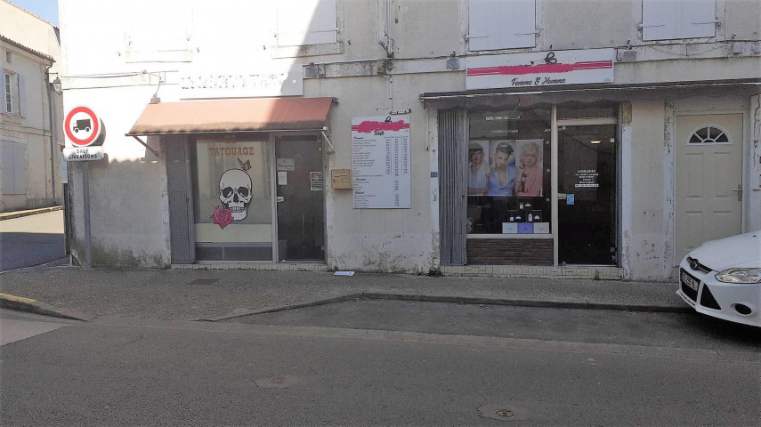 Salon de coiffure mixte à reprendre - Saint Jean d'Angély et ses environs (17)