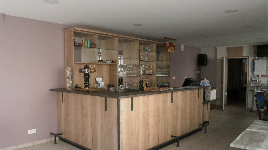 Bar restaurant multiservice location chambres à reprendre - ROMAGNE (86)