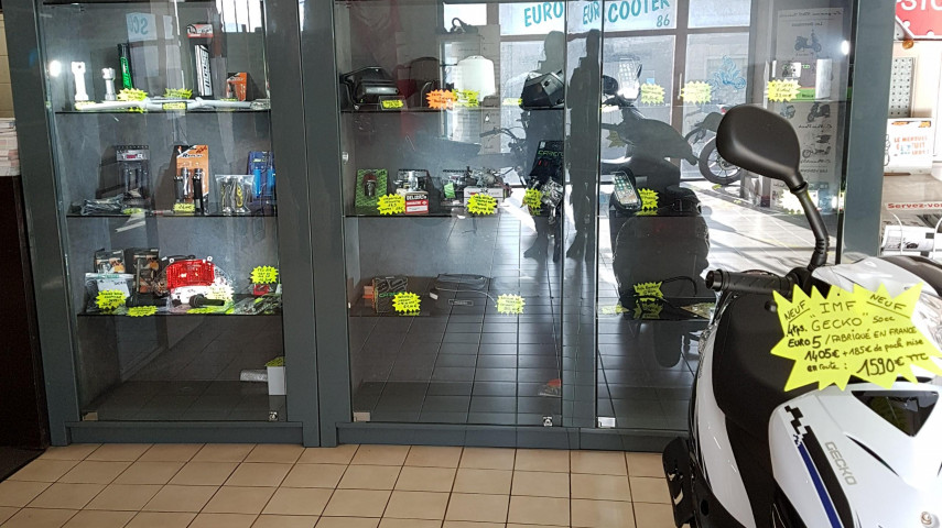 A ceder atelier de mecanique/vente motos/scooters à reprendre - Poitiers et ses environs (86)