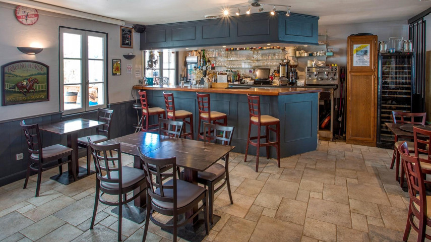 Hotel bar restaurant à reprendre - La Rochelle, Rochefort et leurs environs (17)