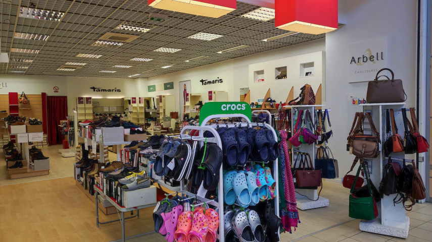 Fonds de commerce chaussures femmes enfants à reprendre - Sud Manche (50)