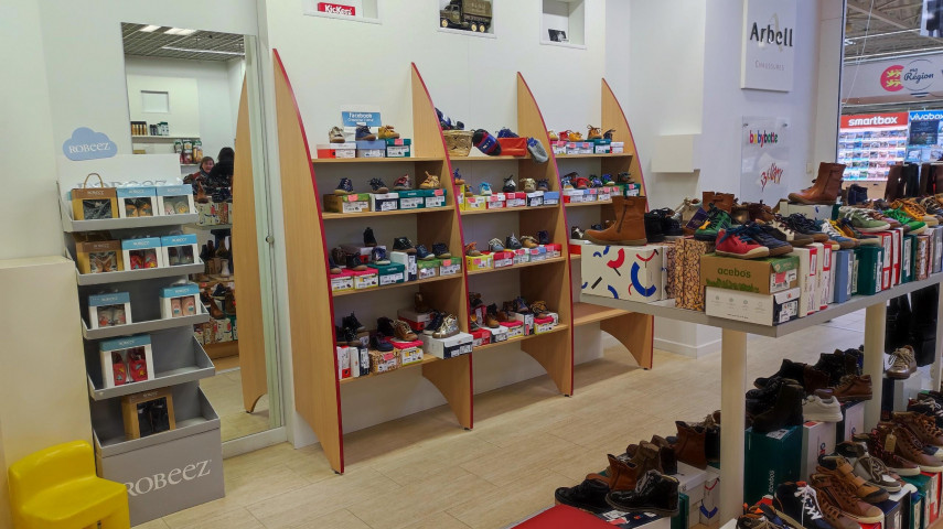 Fonds de commerce chaussures femmes enfants à reprendre - Sud Manche (50)