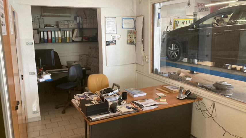 Garage automobile reparation vehicule/ machine à reprendre - Petite Camargue (30)