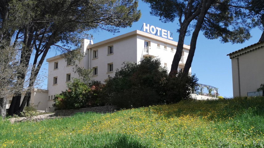 Hotel restaurant à reprendre - Gard rhodanien (30)