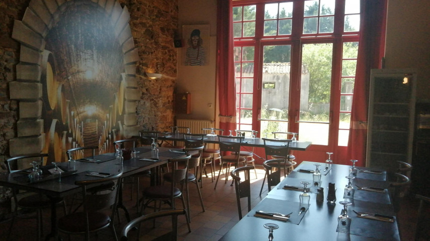 Restaurant ouvrier /routier  bar à reprendre - Arrond. La Roche-sur-Yon (85)