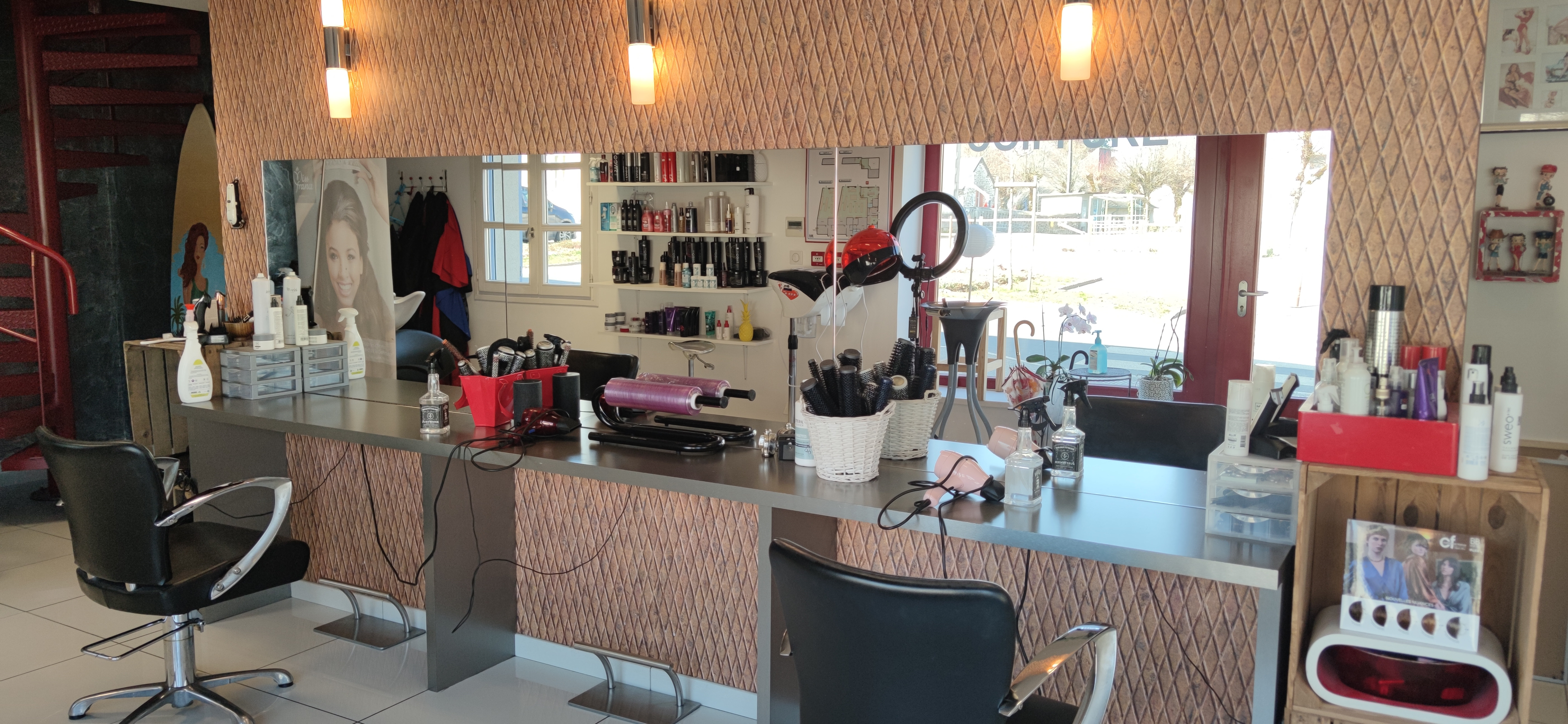 SALON DE COIFFURE A CEDER