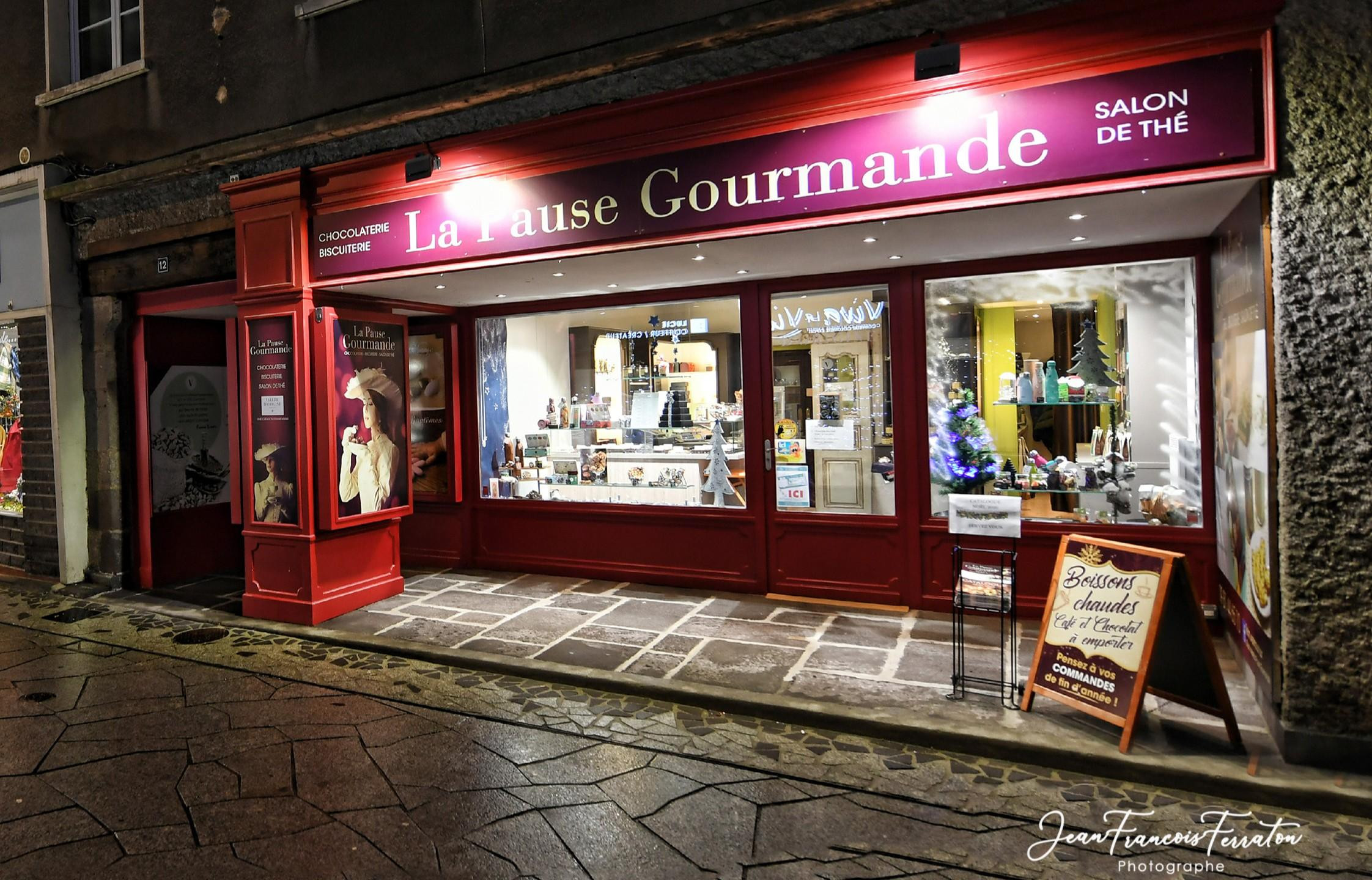 SALON DE THÉ, VENTE CHOCOLATS, BISCUITS, GLACES