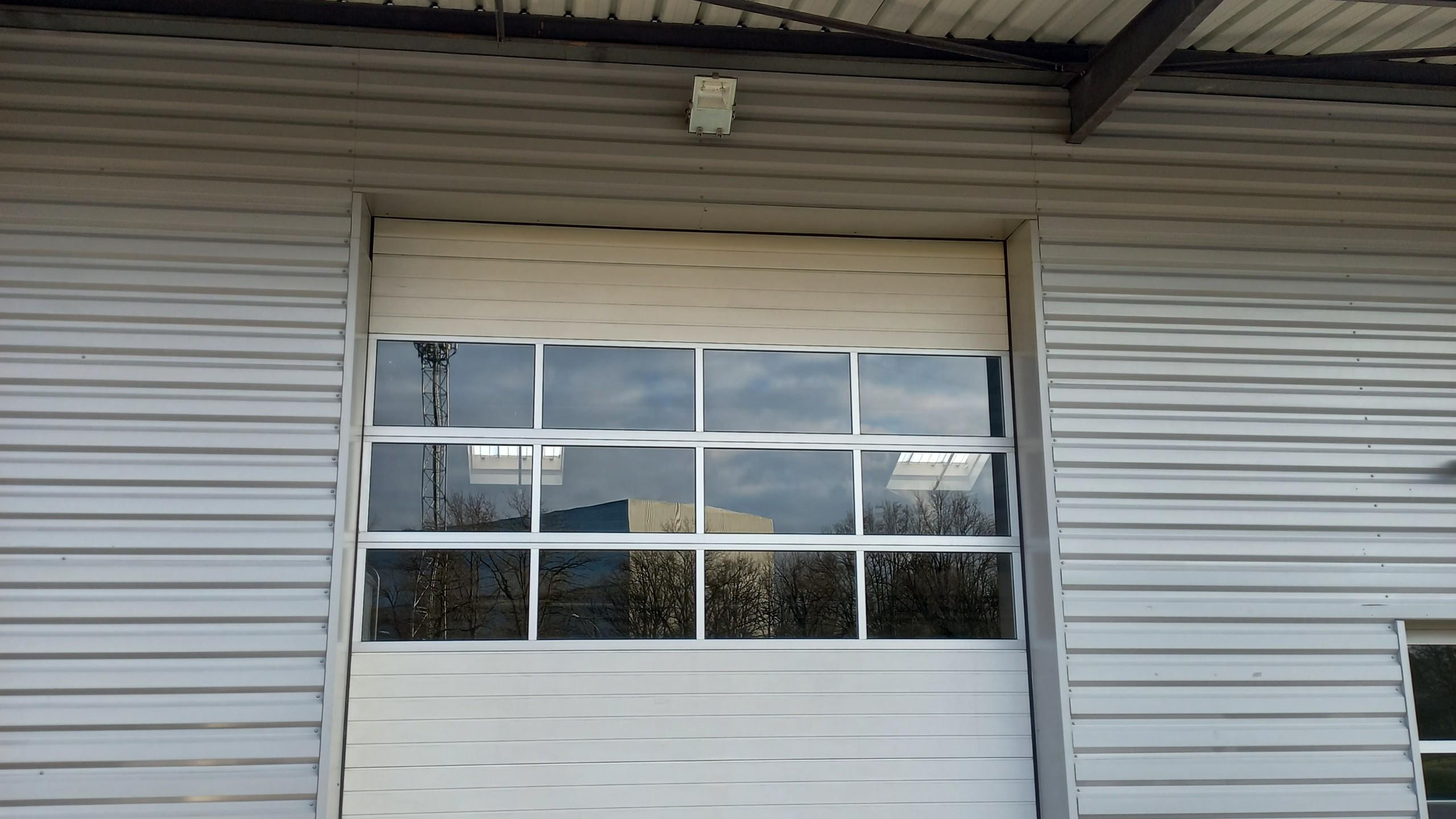ATELIER AVEC BUREAUX 300 M² À LOUER