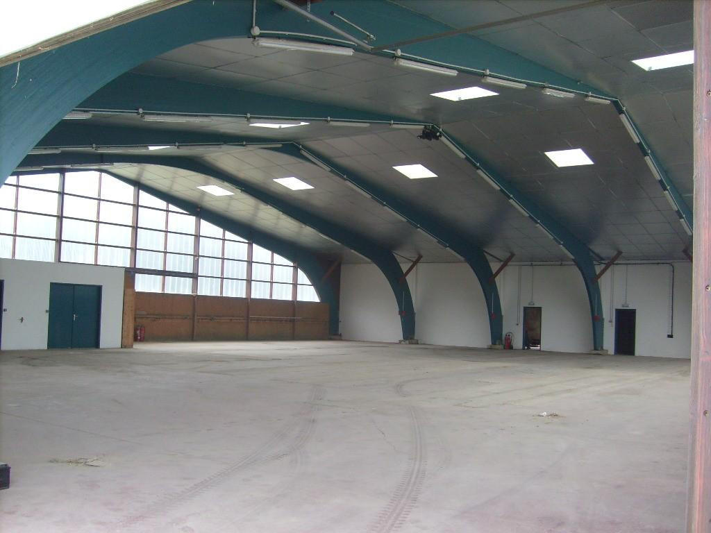 LOCAL INDUSTRIEL 1.090 M² A VENDRE OU A LOUER