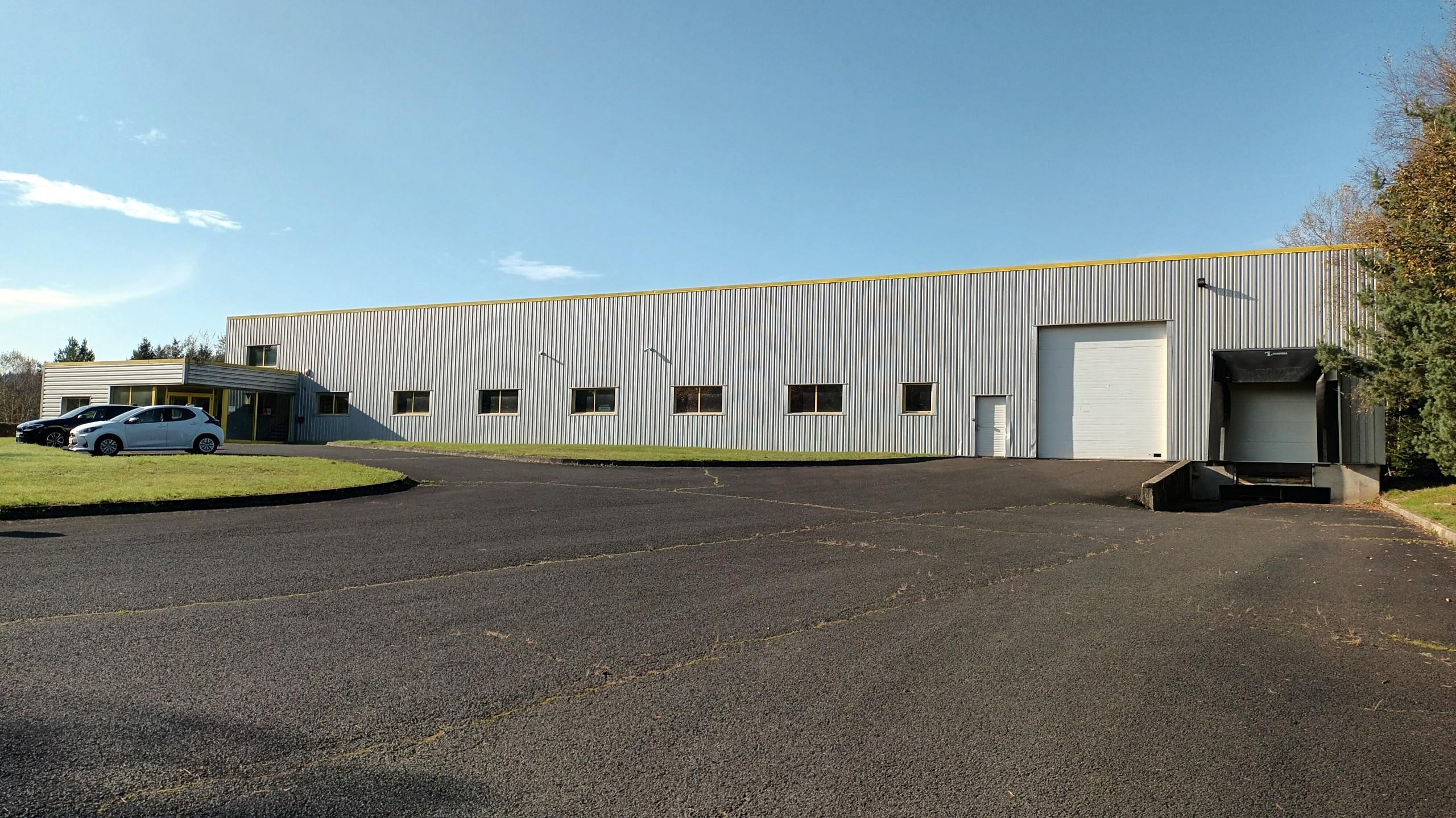 ATELIER AVEC BUREAUX 1.300 M² A LOUER