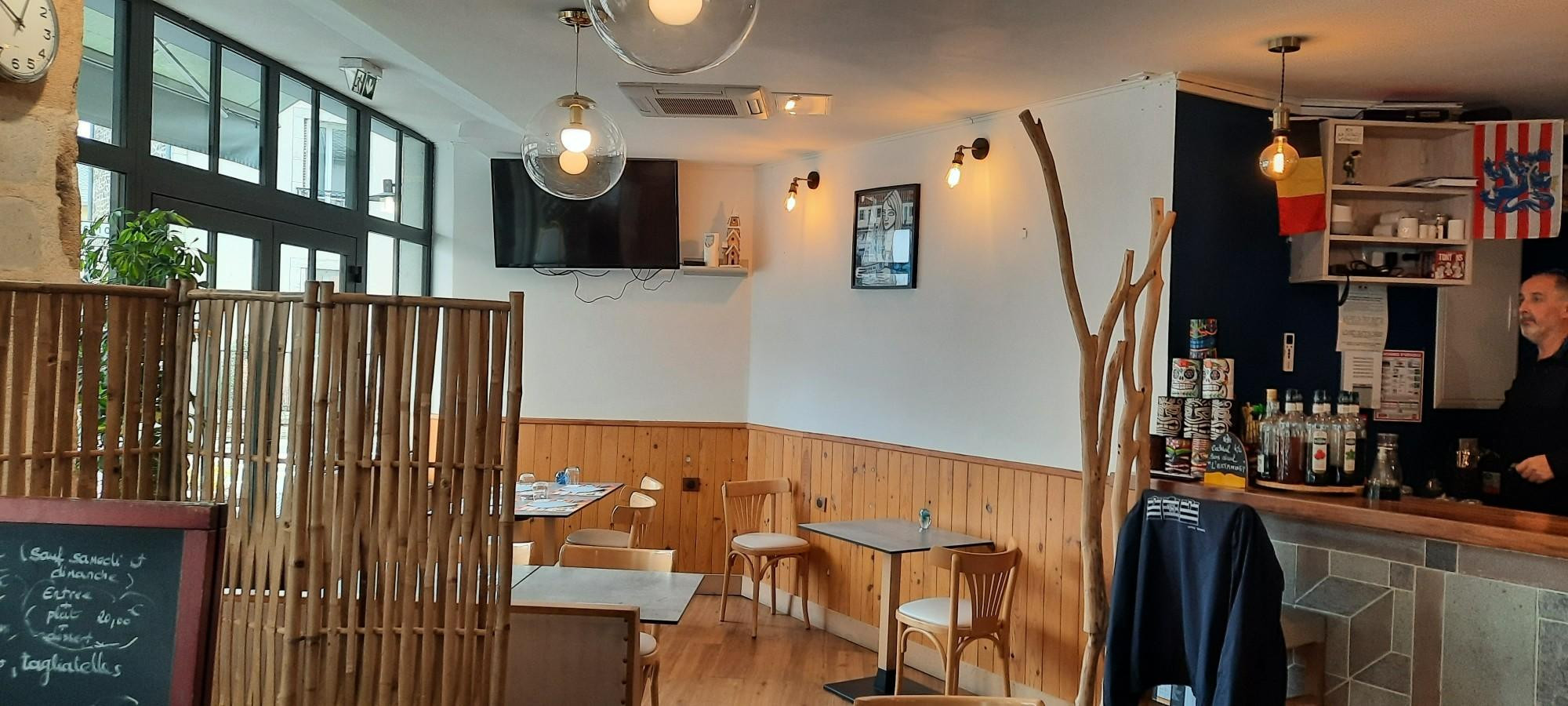 BAR RESTAURANT