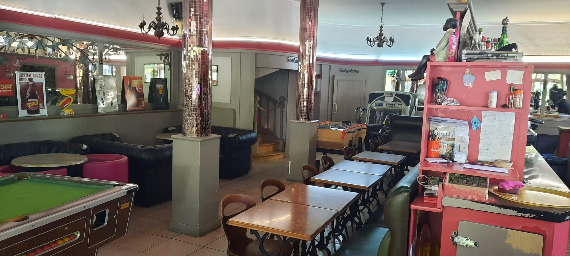 CAFÉ BAR