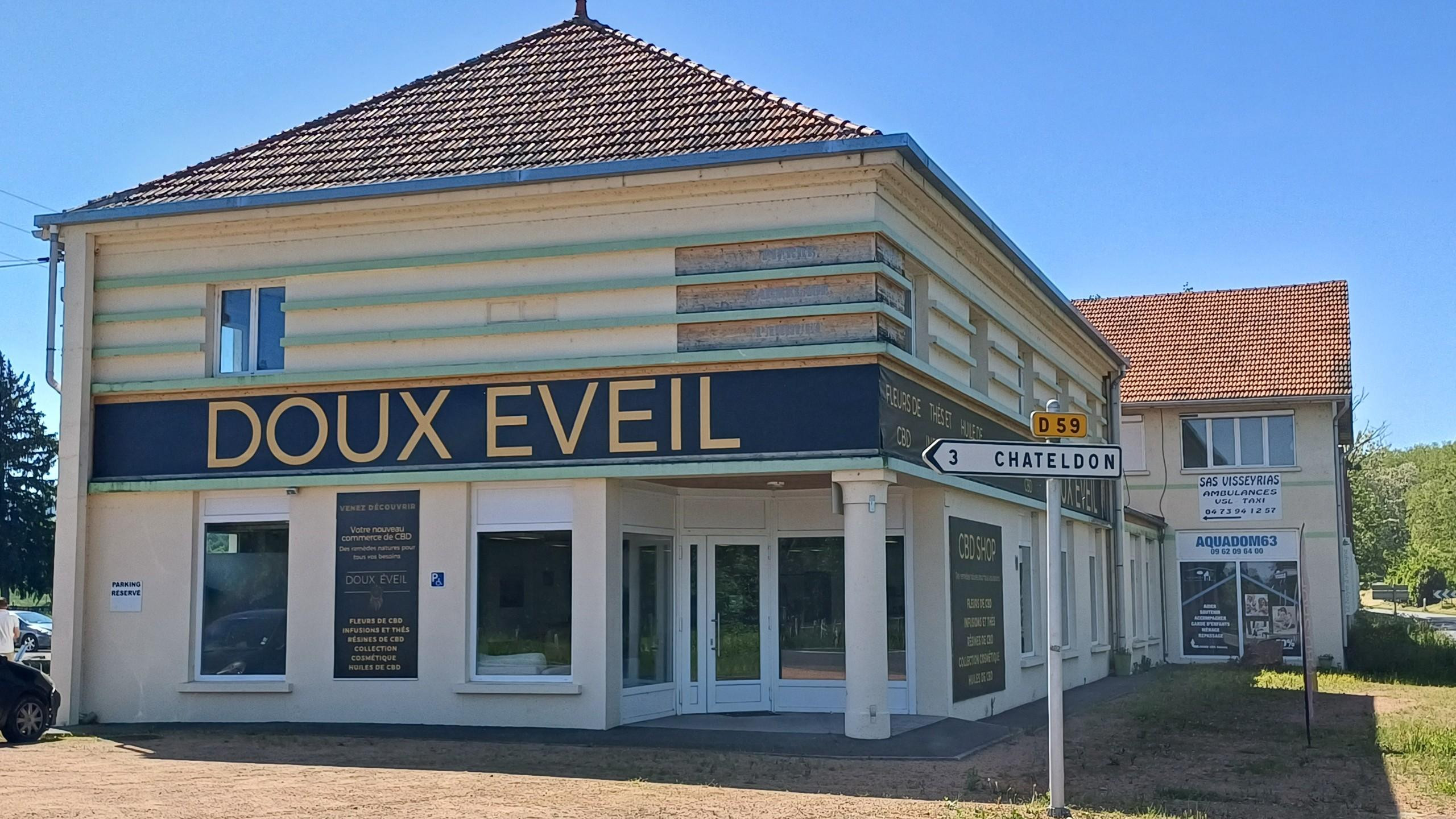 LOCAL COMMERCIAL 220 M² AVEC VITRINES À LOUER